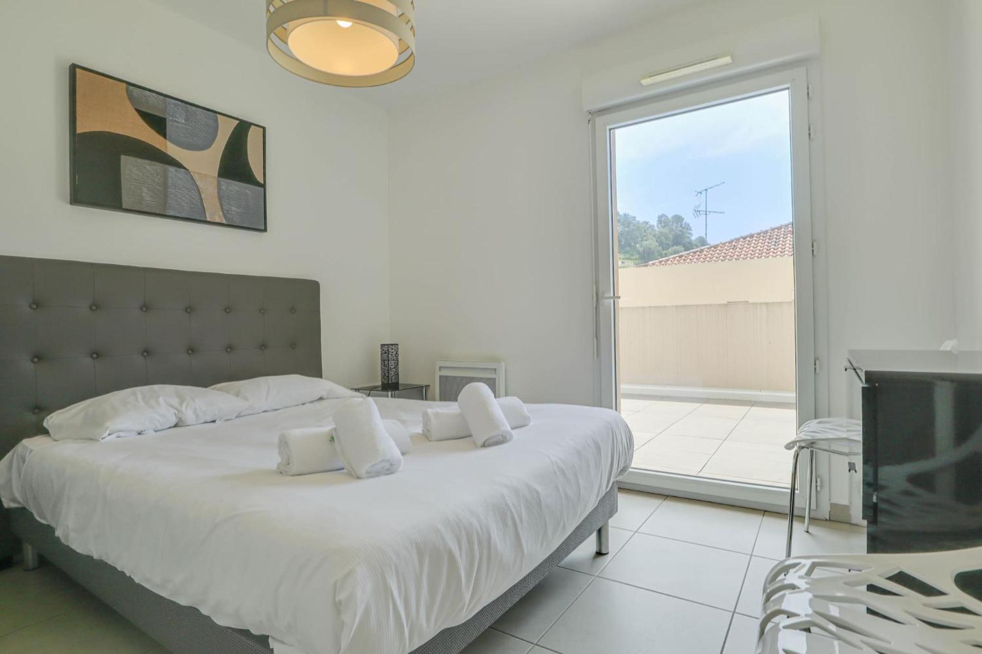 Spacieux Rooftop Parking, Terrasse Ensoleillee Menton Exterior photo