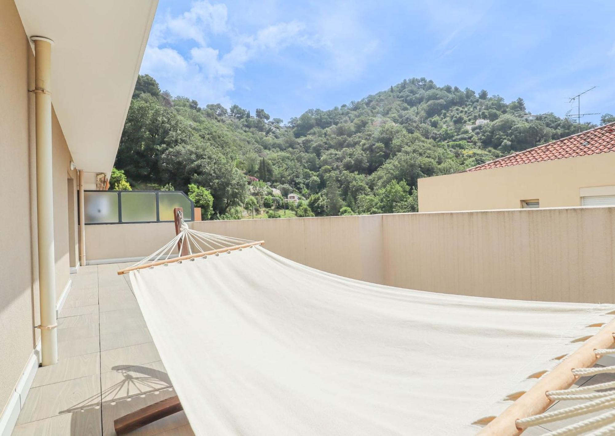 Spacieux Rooftop Parking, Terrasse Ensoleillee Menton Exterior photo