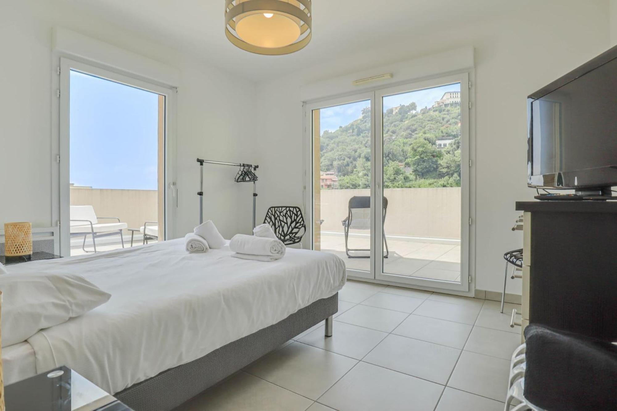 Spacieux Rooftop Parking, Terrasse Ensoleillee Menton Exterior photo